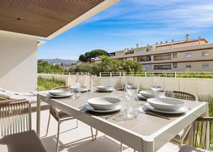 Vivi Homes - Cosy Beach Pool, Gym & Beach