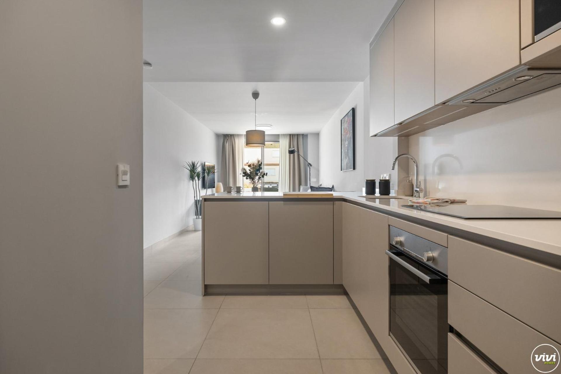 Vivi Homes - Cosy Pool, Gym & Marbellac