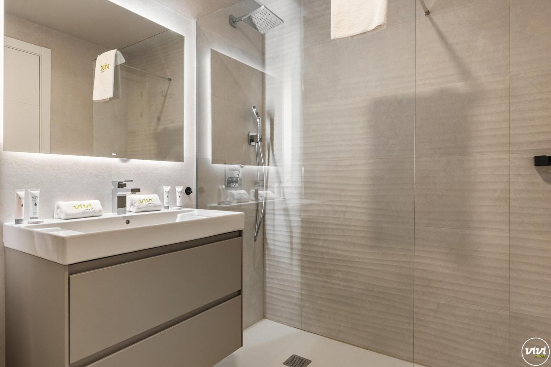 Appartement Vivi Homes - Cosy Pool, Gym & Marbellac