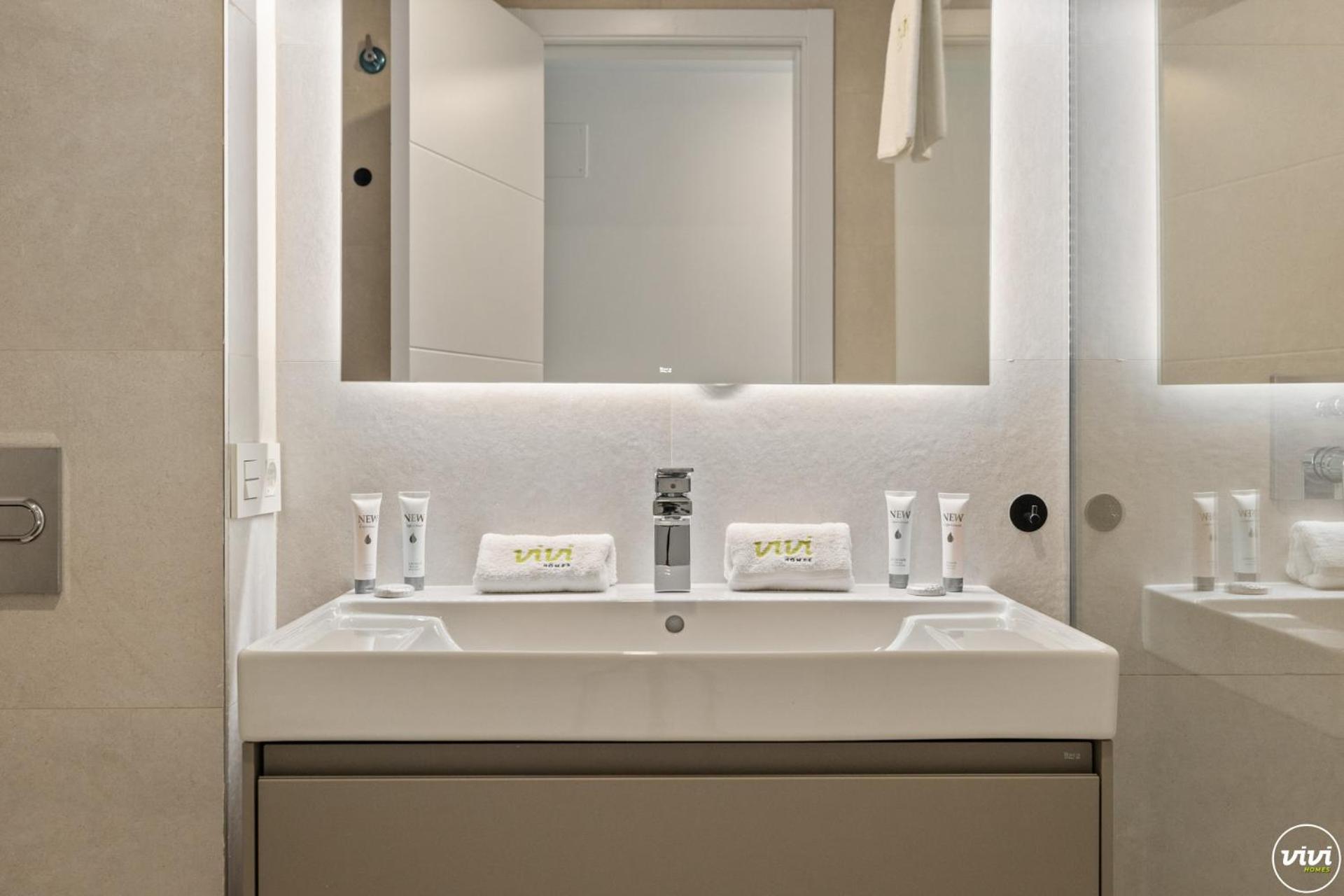 Appartement Vivi Homes - Cosy Pool, Gym & Marbellac