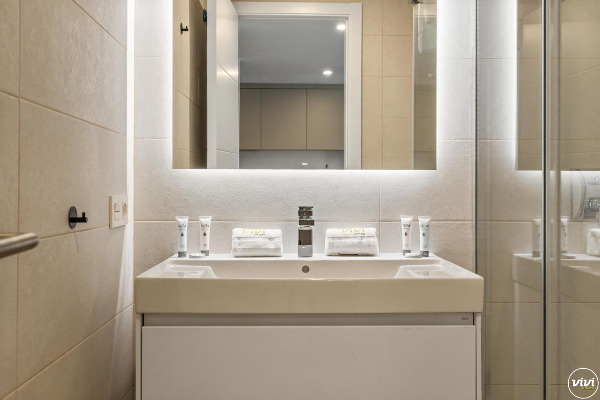 Appartement Vivi Homes - Cosy Pool, Gym & Marbellac