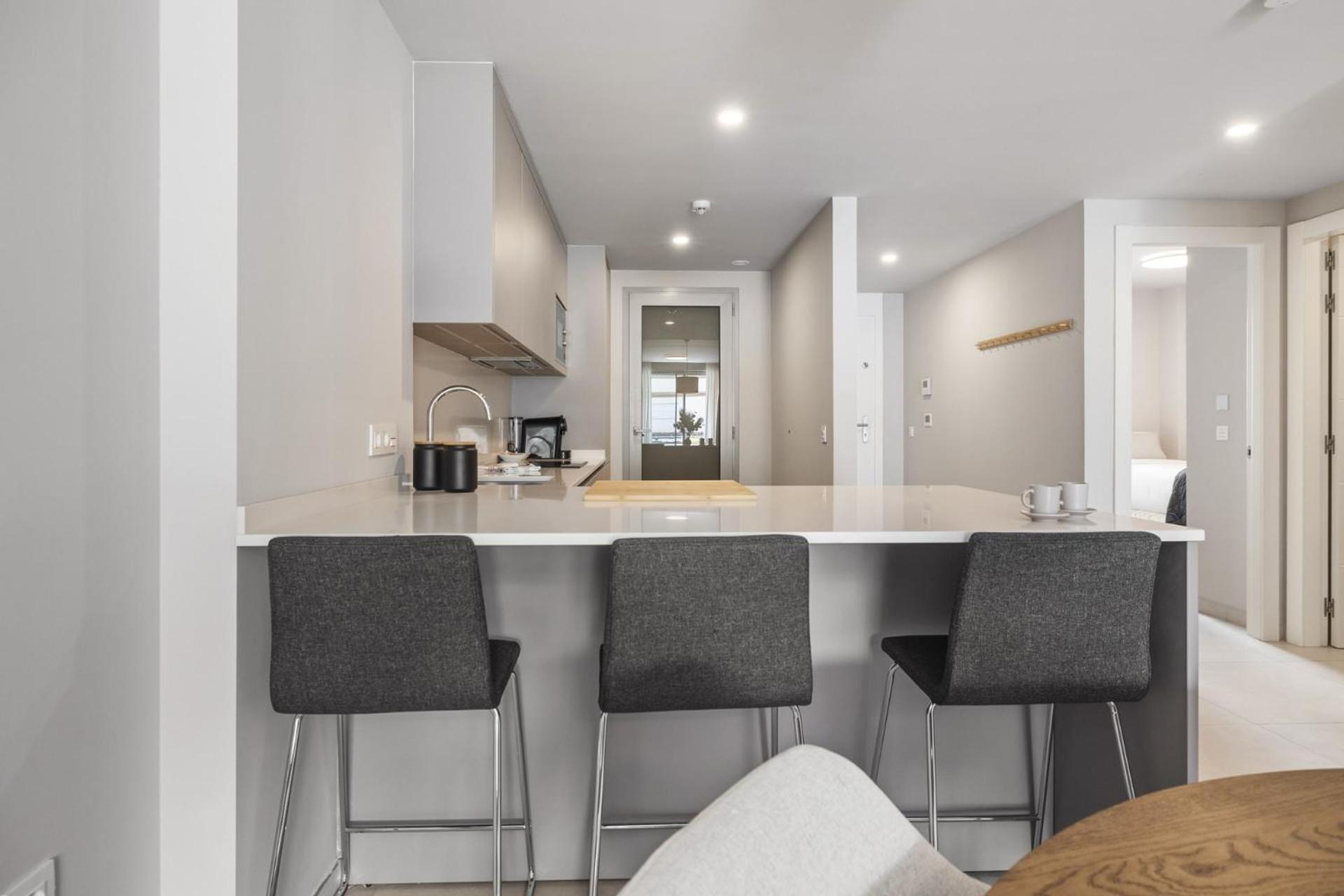 Vivi Homes - Cosy Pool, Gym & Marbellac