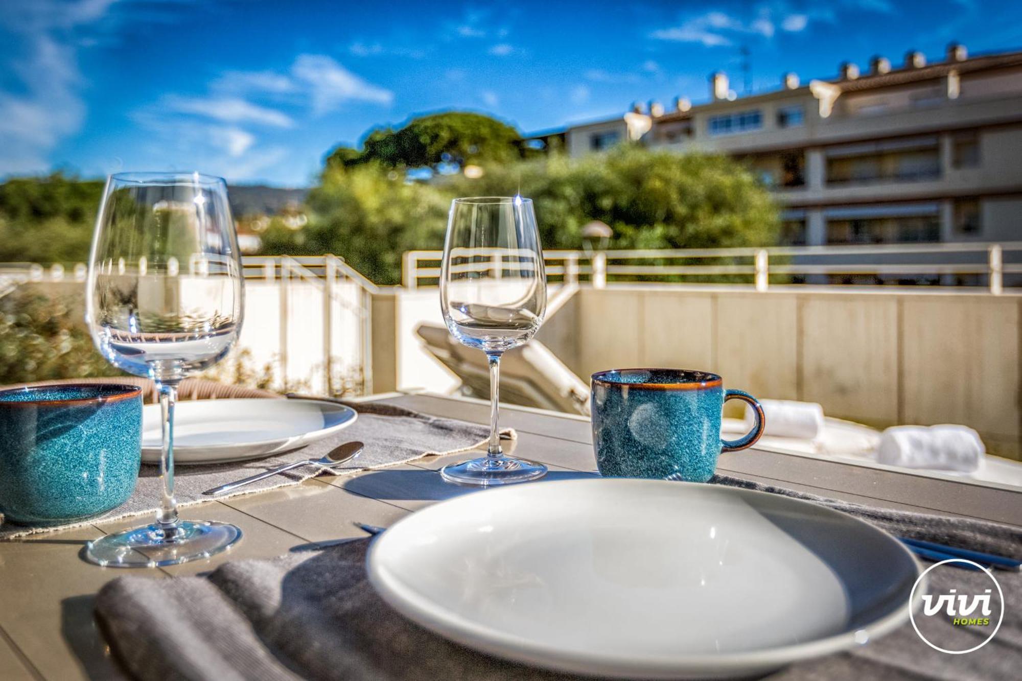 Vivi Homes - Cosy Pool, Gym & * Marbellac