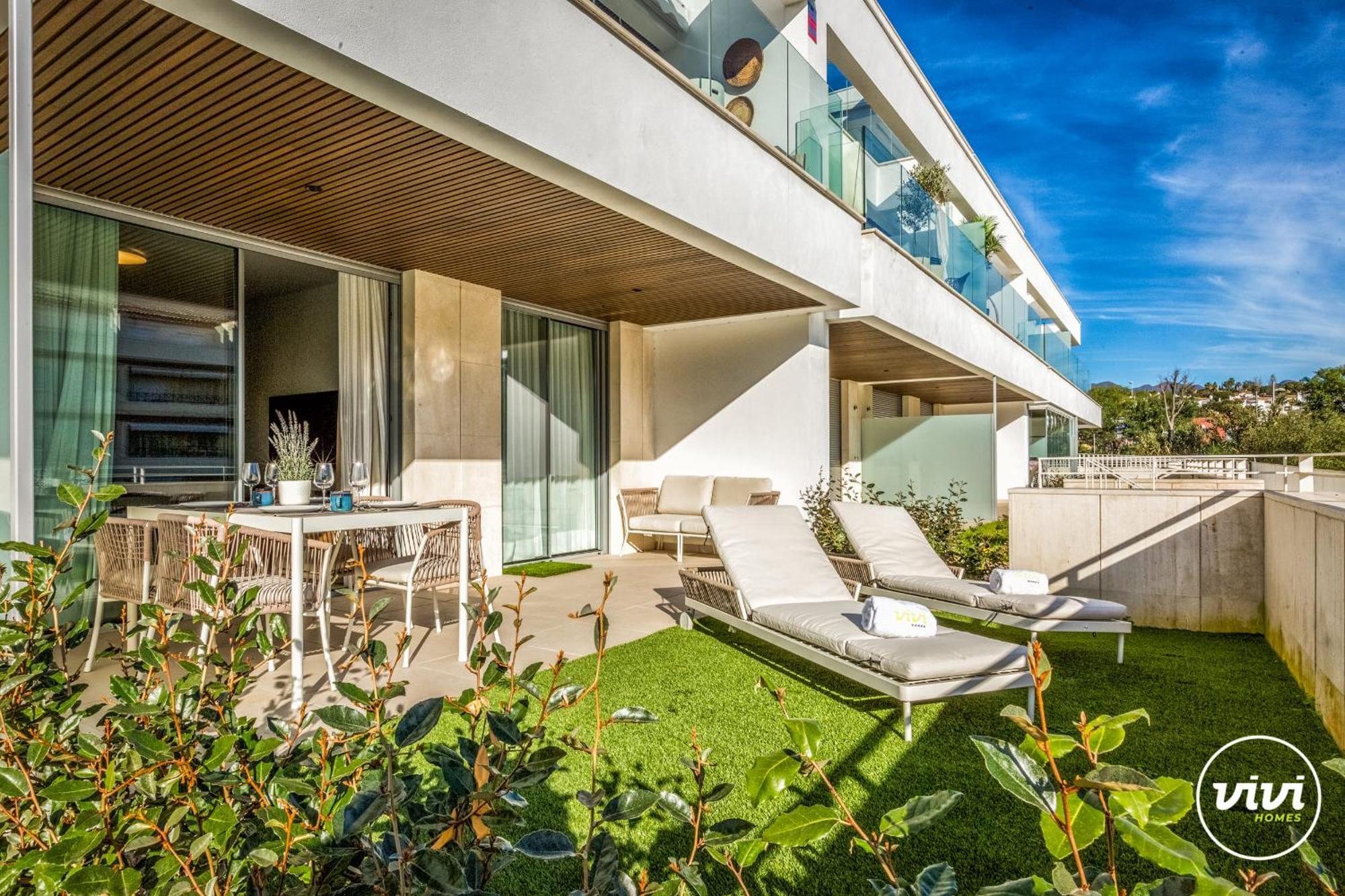 Vivi Homes - Cosy Pool, Gym & * Marbellac