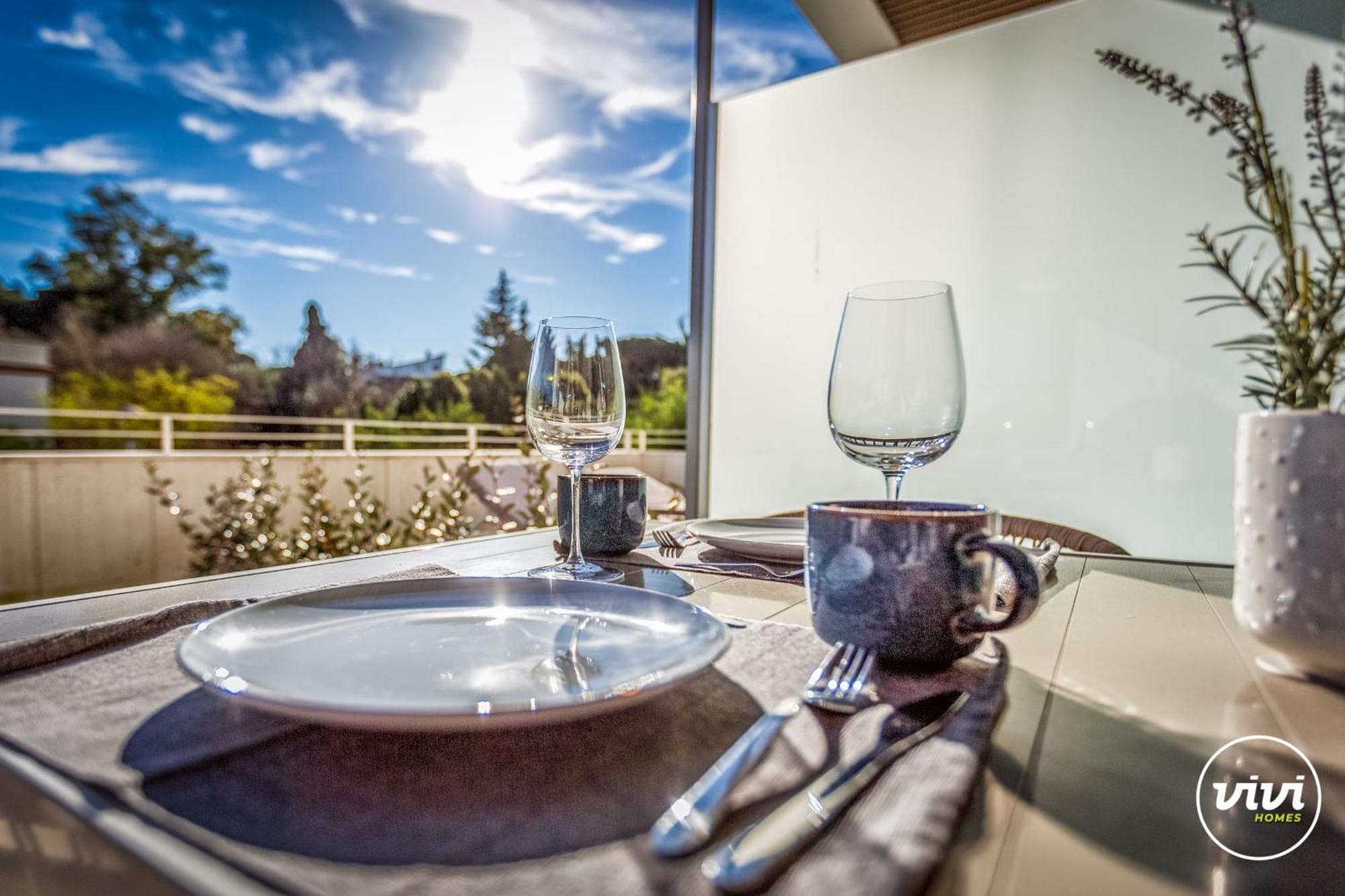 Vivi Homes - Cosy Pool, Gym & Appartement *