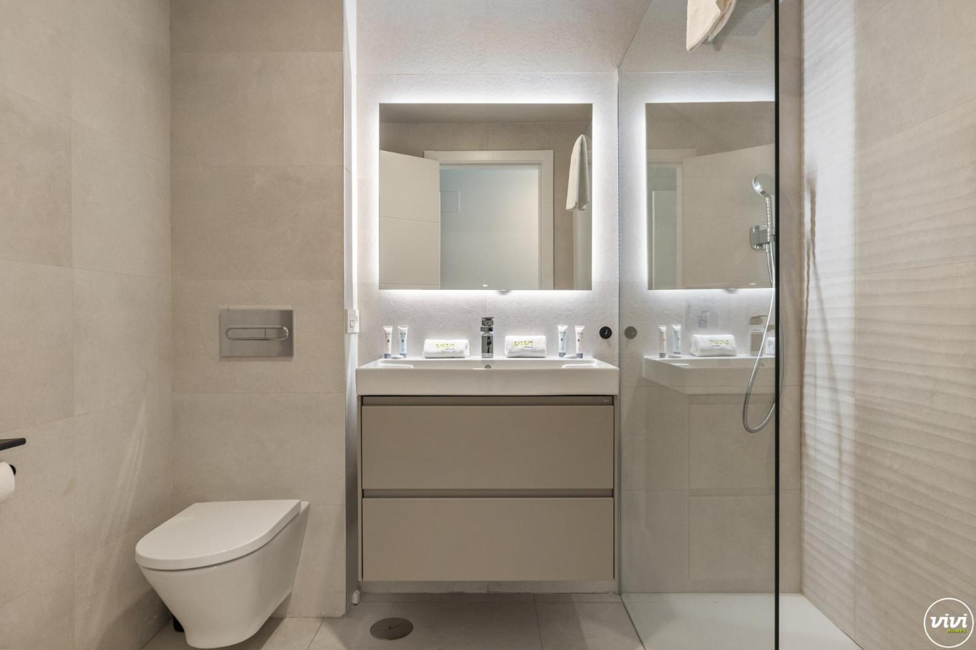 Vivi Homes - Cosy Pool, Gym &