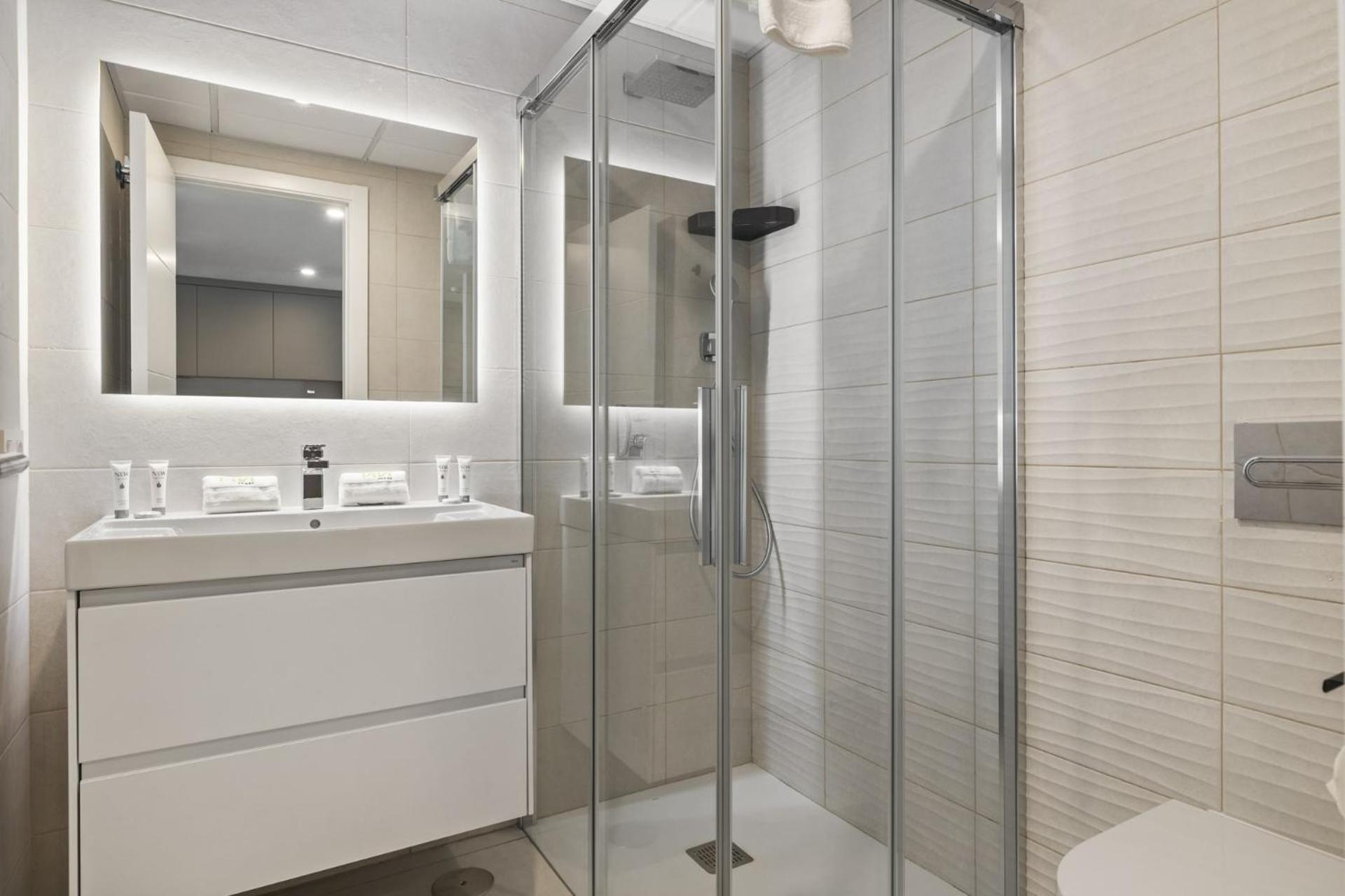 Vivi Homes - Cosy Pool, Gym & * Marbella