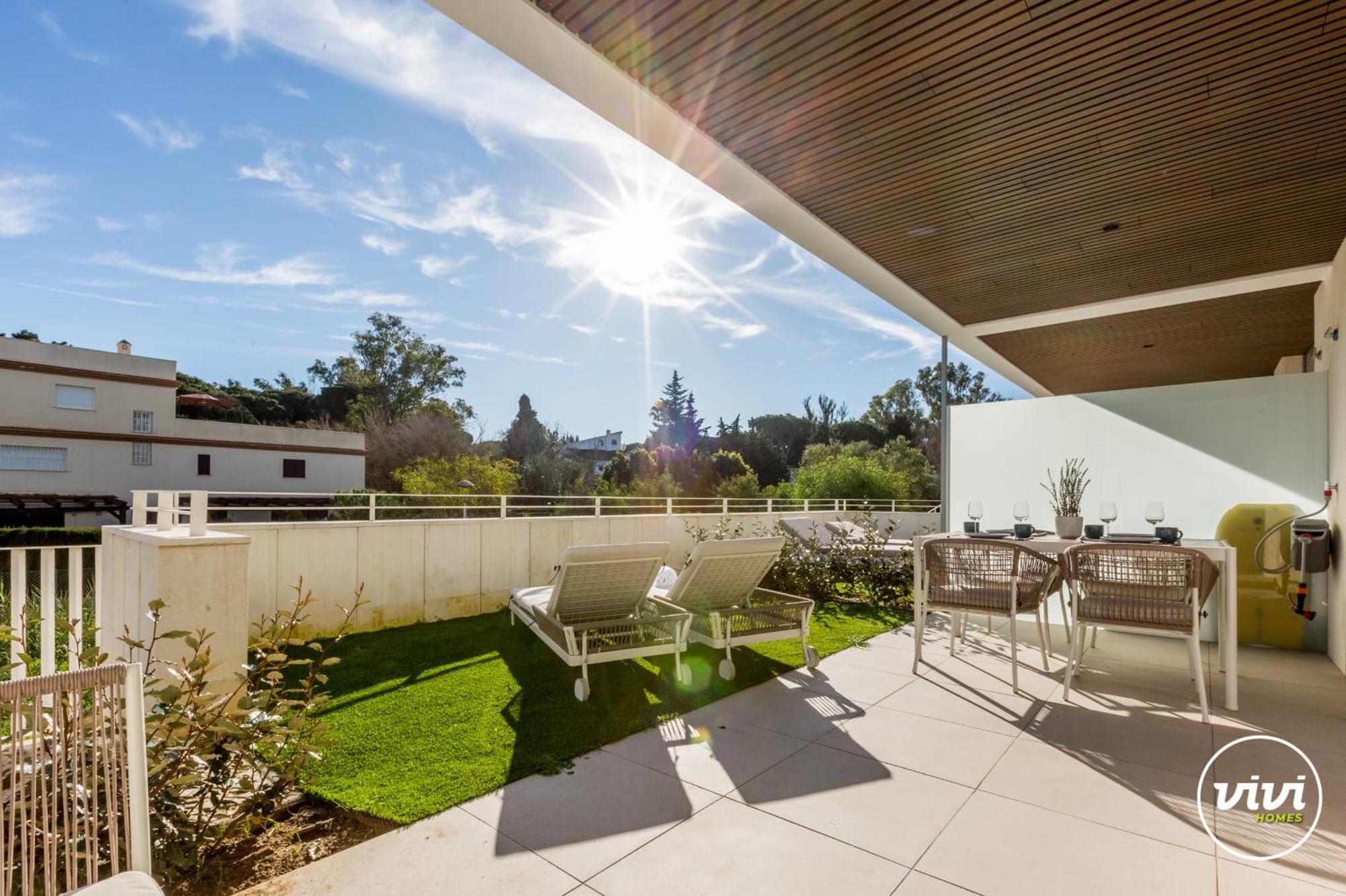 Vivi Homes - Cosy Pool, Gym & Apartment