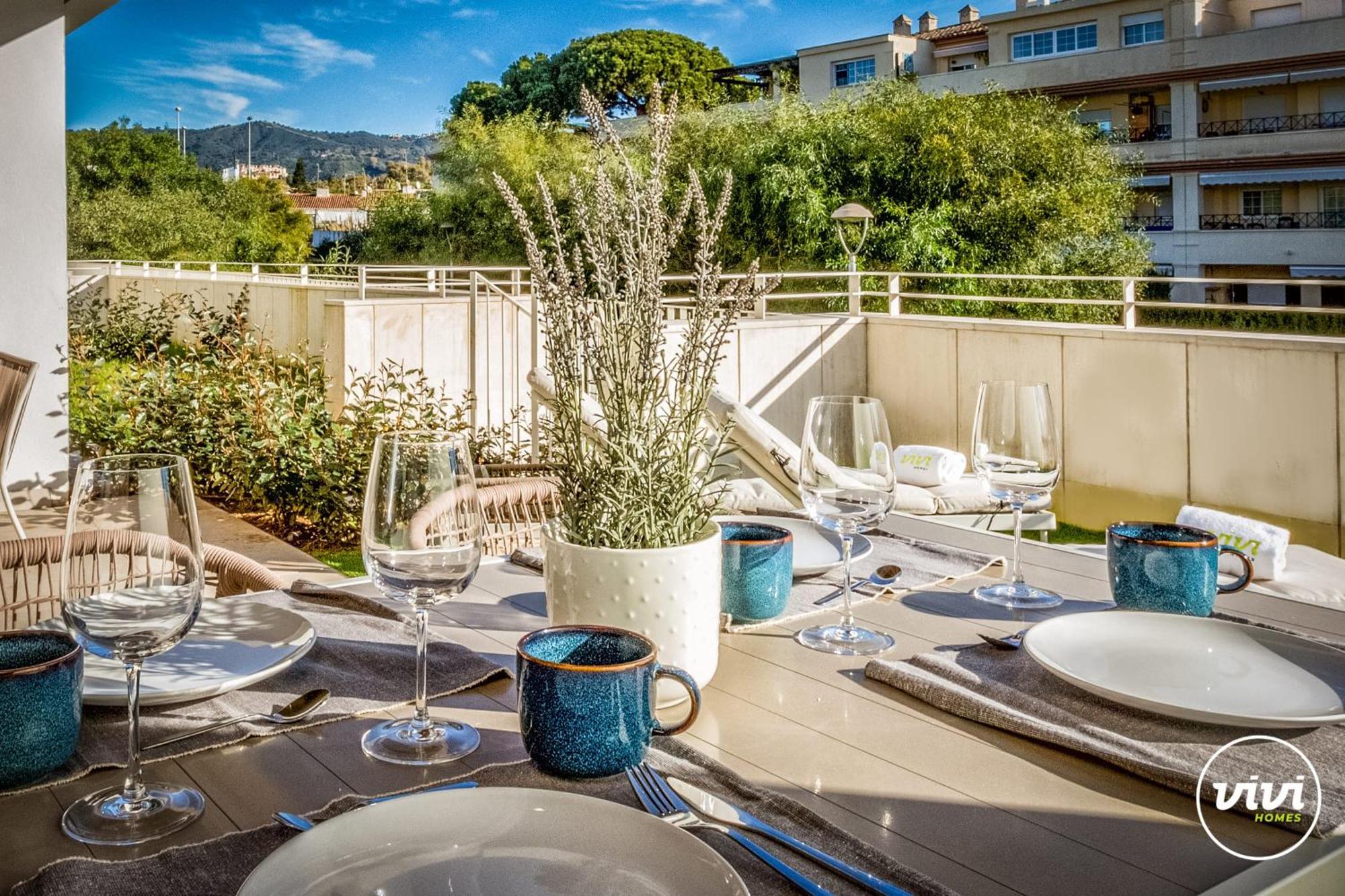 Vivi Homes - Cosy Pool, Gym & Apartment *